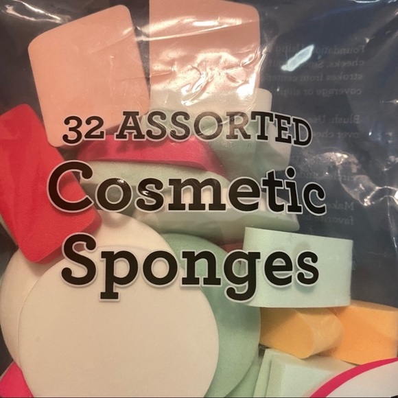 FREE W PURCHASE! NWT 32 Assorted Cosmetic Sponges & Beauty Blenders - Picture 2 of 4